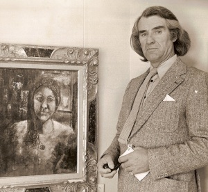 Max Victor p Anneberg i 1974 ved billedet af Rrvig-pigen